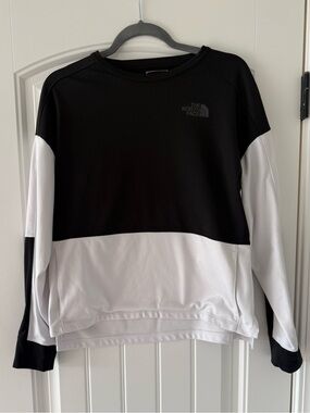 North Face Black & White Colorblock Pullover Size Medium